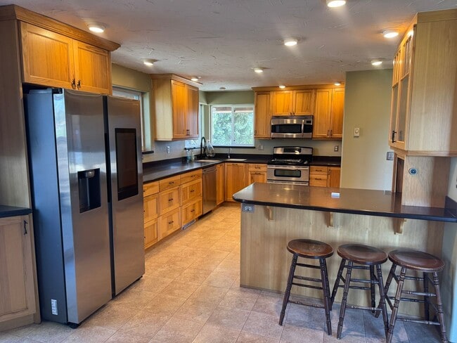 Building Photo - 3 Bedroom Home on Two Acres
