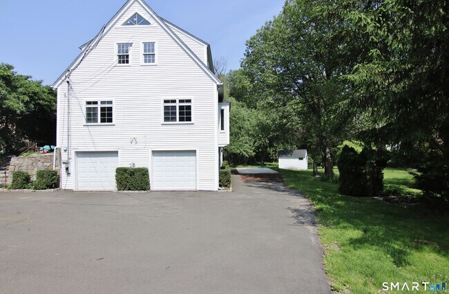 Building Photo - 821 Long Ridge Rd
