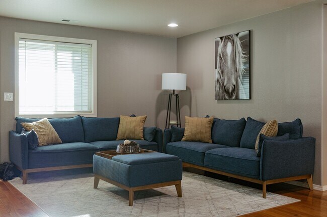 Building Photo - 509 Chelan Ave