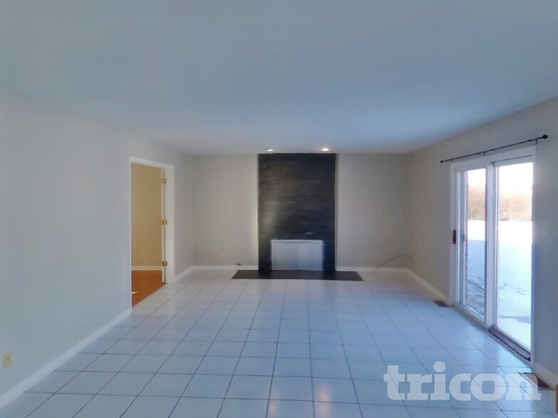 Building Photo - 7652 Brittany Ct