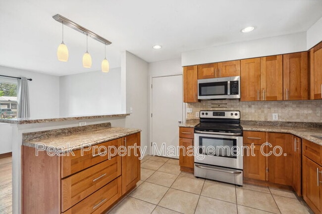Building Photo - 1512 Brentwood Dr