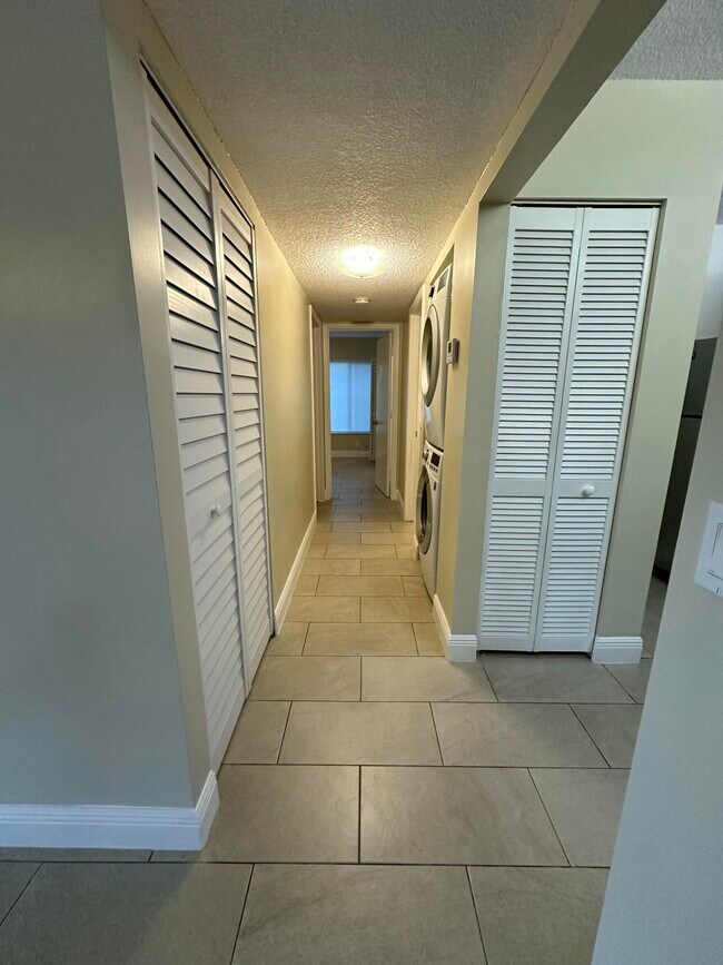 Building Photo - 202 Foxtail Dr