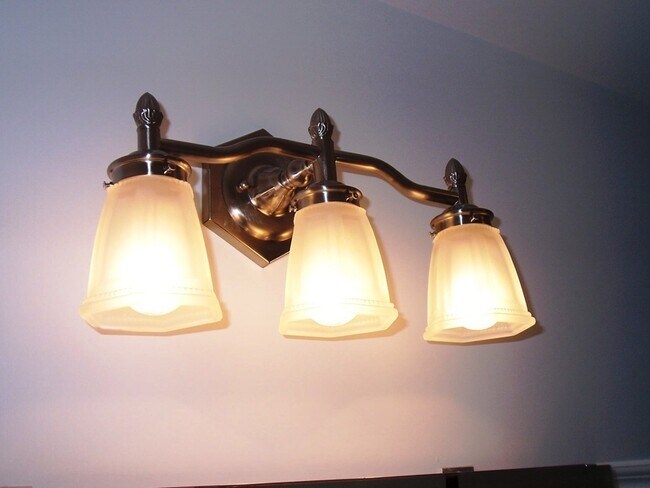 Building Photo - 61 Park Dr