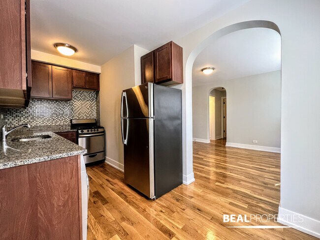 Building Photo - 550 W Arlington Pl
