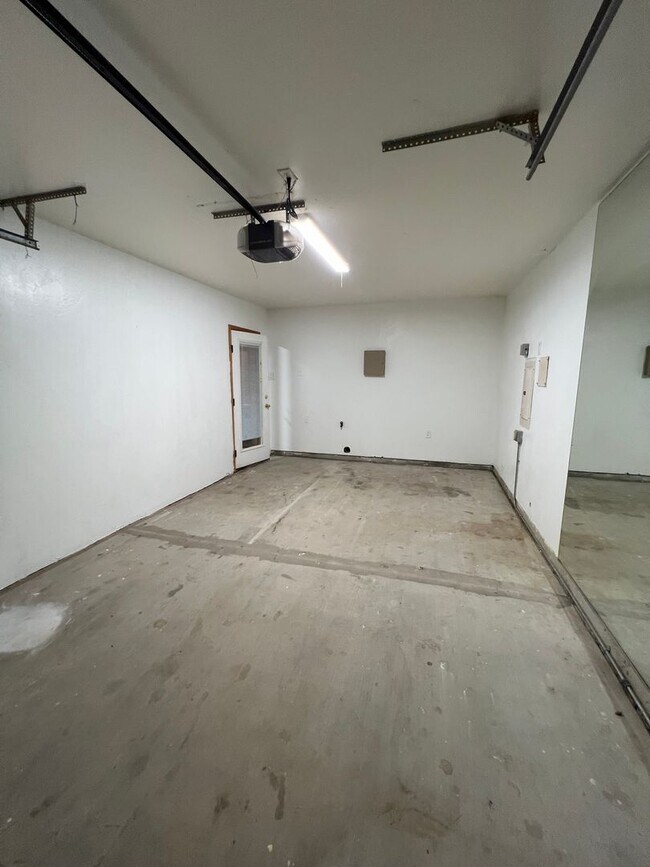 Building Photo - UNIQUE HOME ON ACREAGE!