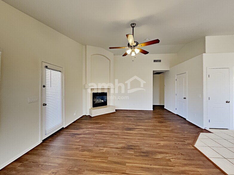 Building Photo - 10262 W Patrick Ln