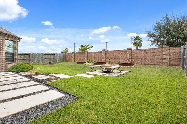 Building Photo - 3017 Broadhaven Dr