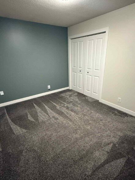 Building Photo - 1324 N Crestline St