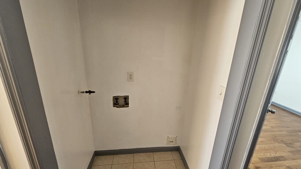 Building Photo - 88 Brown Pl