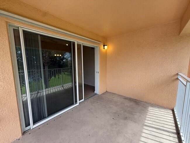 Building Photo - 211 SW Palm Dr