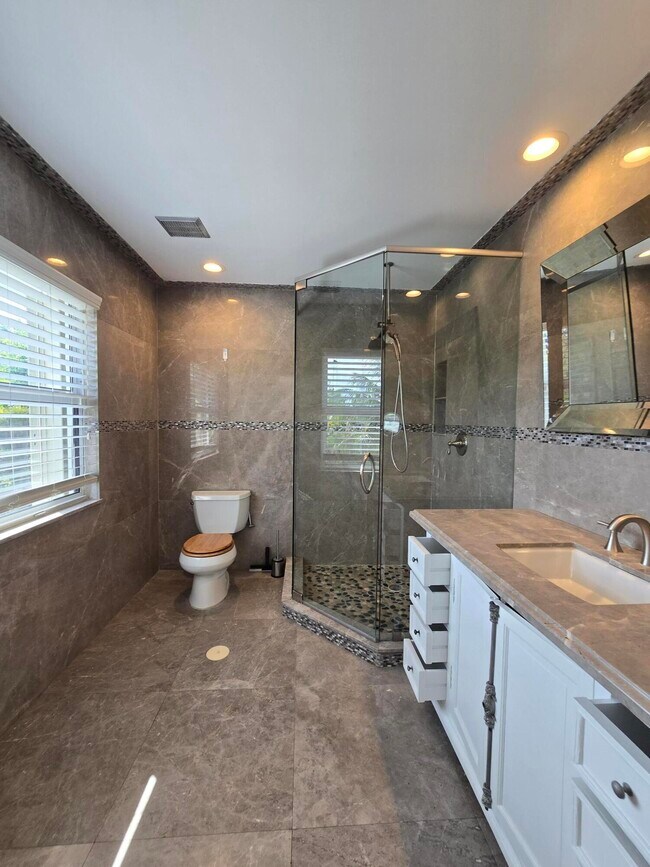 Building Photo - 1106 Staghorn St