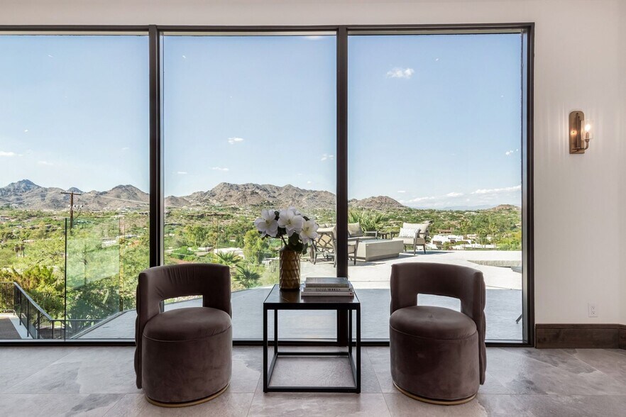 Building Photo - 5655 Camelback Canyon Dr
