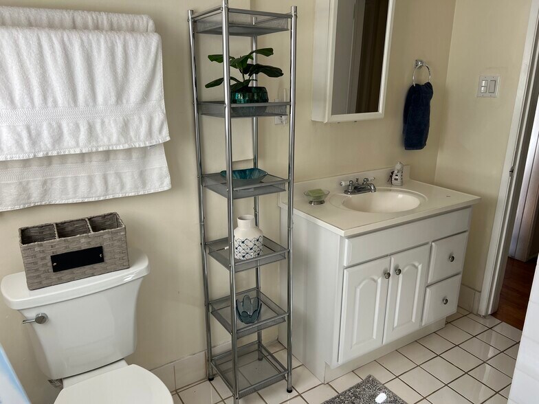 Building Photo - 12136 Hatteras St