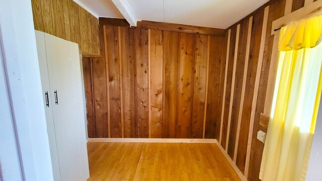 Building Photo - Adorable 2 bed 1 bath home with great views!