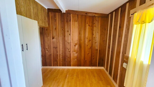 Building Photo - Charming 2 Bedroom Mountain Home with Deck...