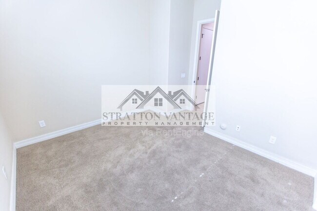 Building Photo - 2883 E Ebony Dr