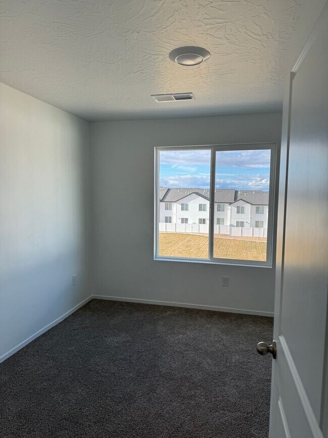 Building Photo - 2958 W Graham Lp