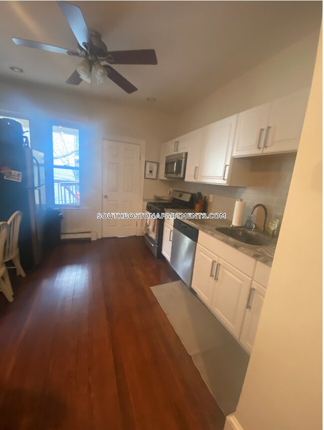 Building Photo - 8 Hart Plz