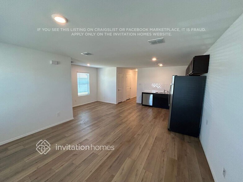 Building Photo - 3212 Crestone Dr