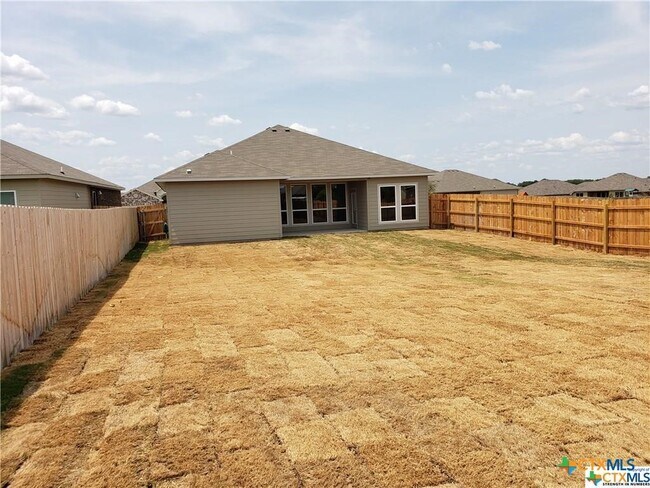 Building Photo - 6127 Fairburn