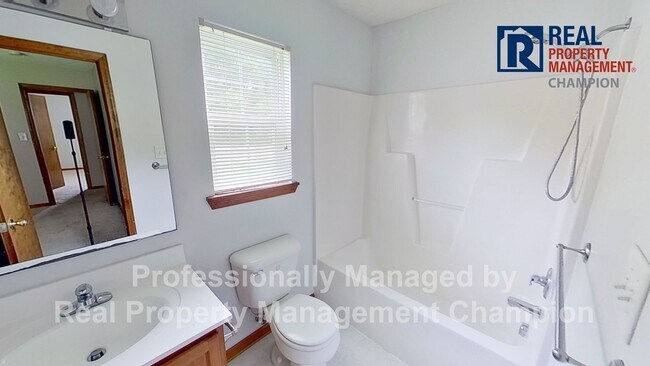 Building Photo - Charming home on Quiet Cul-de-Sac with Ful...