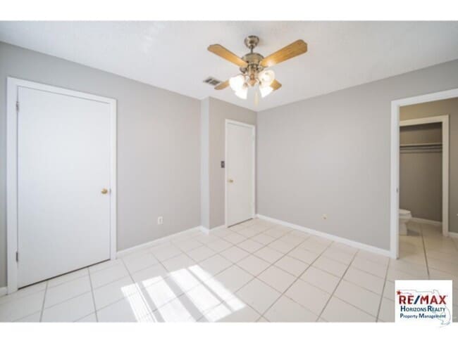 Building Photo - Charming Brick Ranch!