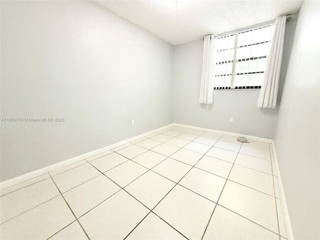 Building Photo - 3611 SW 117th Ave