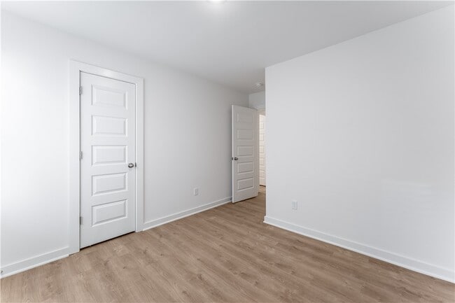 Building Photo - 103 S Maroon Ave