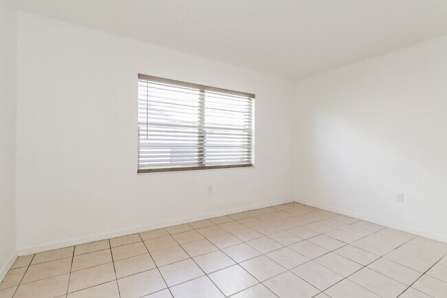 Building Photo - "Charming 3-Bed, 2-Bath Home in Hudson, FL...