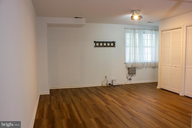 Building Photo - 3517 Chevy Chase Lake Dr