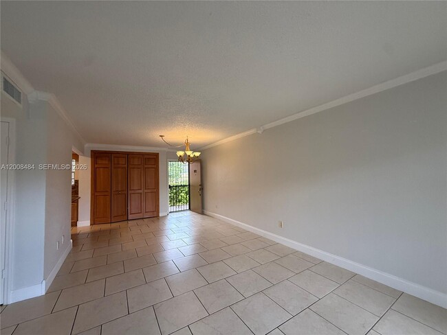 Building Photo - 9140 Fontainebleau Blvd