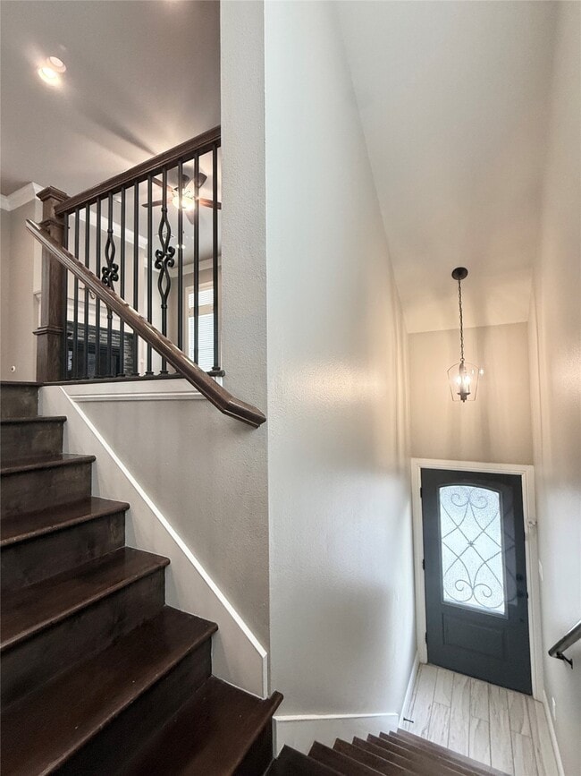 Building Photo - 2116 Couch St