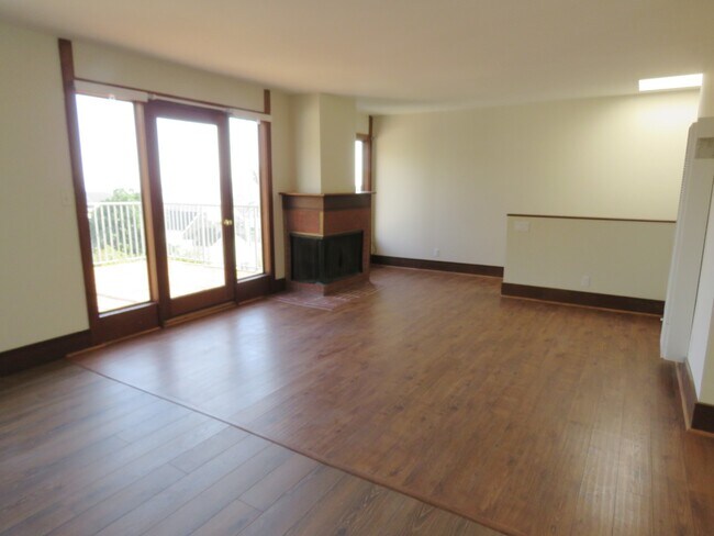 Building Photo - Updated Noe Valley House Available Now!