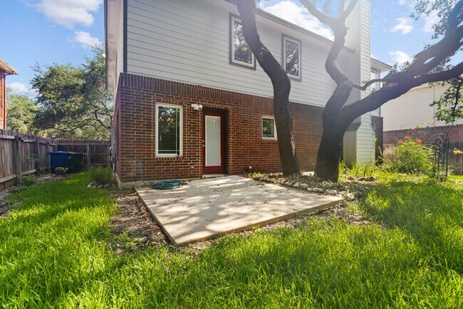 Building Photo - 2538 Somerall