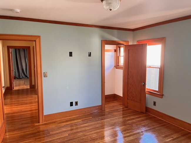 Back Bedroom - 1216 N Mariposa Ave