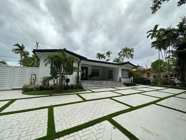 Building Photo - 6080 SW 16th St