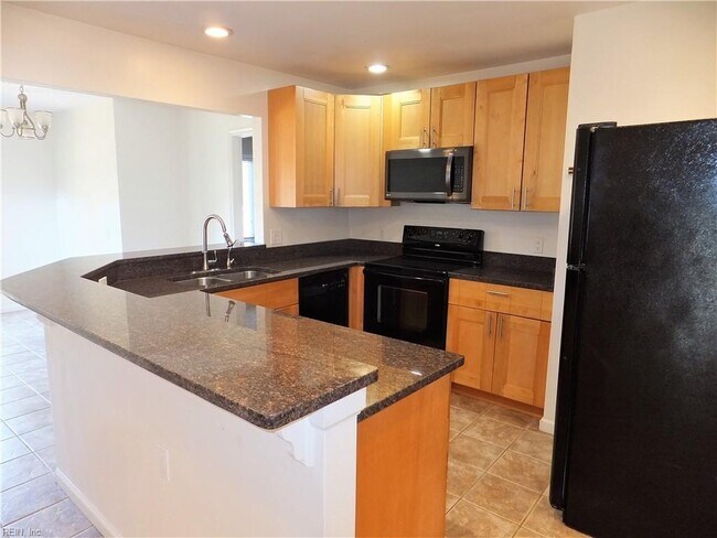 Building Photo - 4420 Clyde St