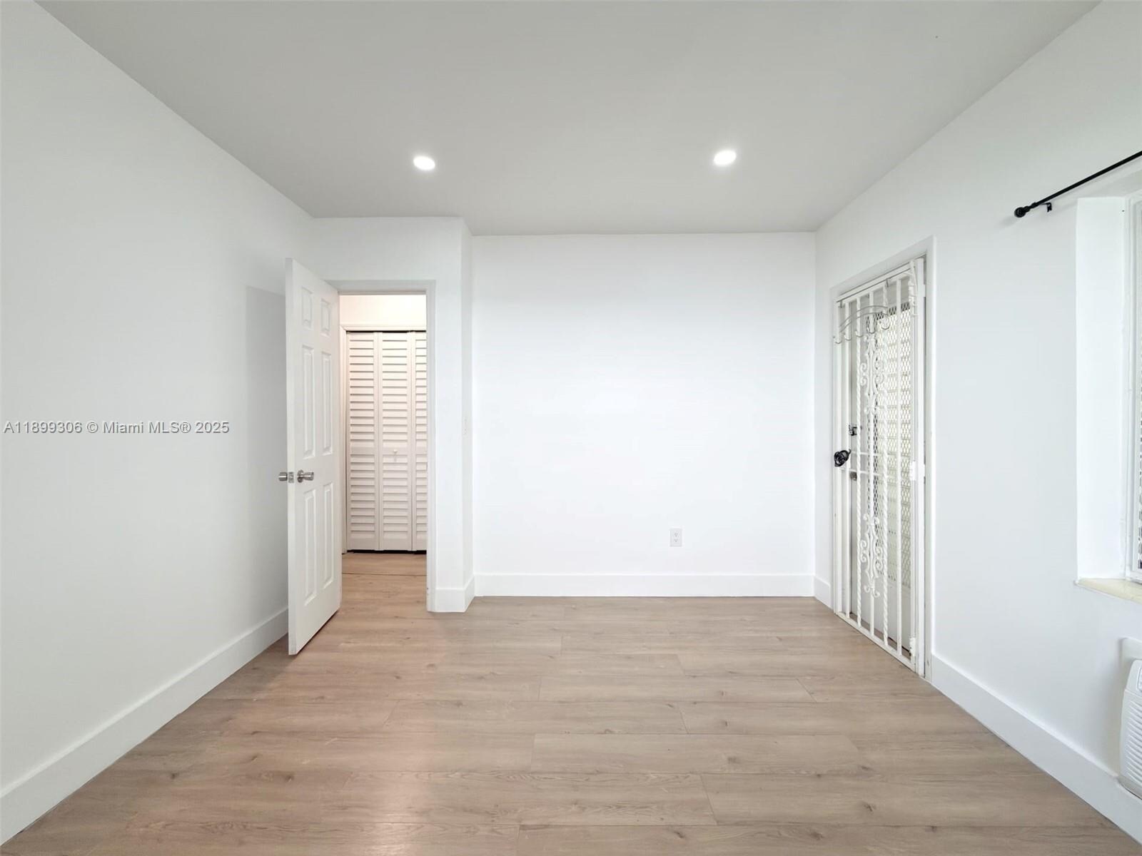 Building Photo - 544 Michigan Ave