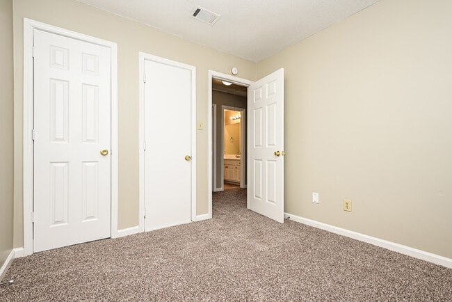 Building Photo - Fantastic 3bd/1.5ba home! Let yourself in!