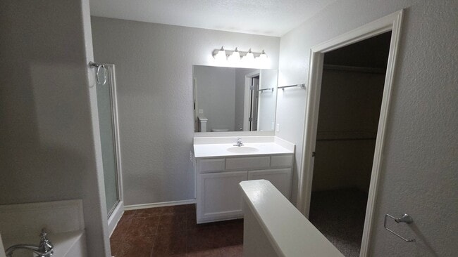 Building Photo - Clean 3 bed 2 bath  - Owasso schools