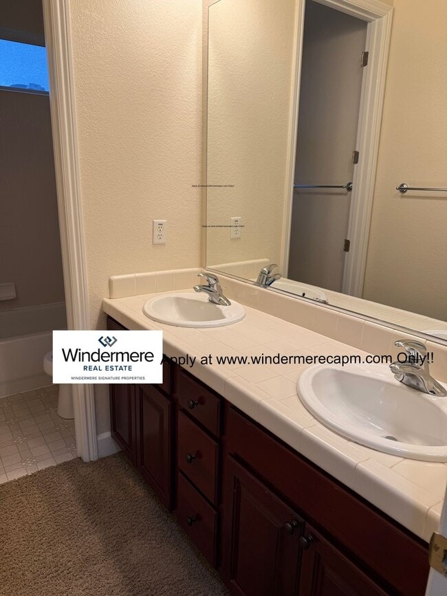 Building Photo - Welcome Home To This Well Maintained Immaculate Westlake Gated Community HOME!