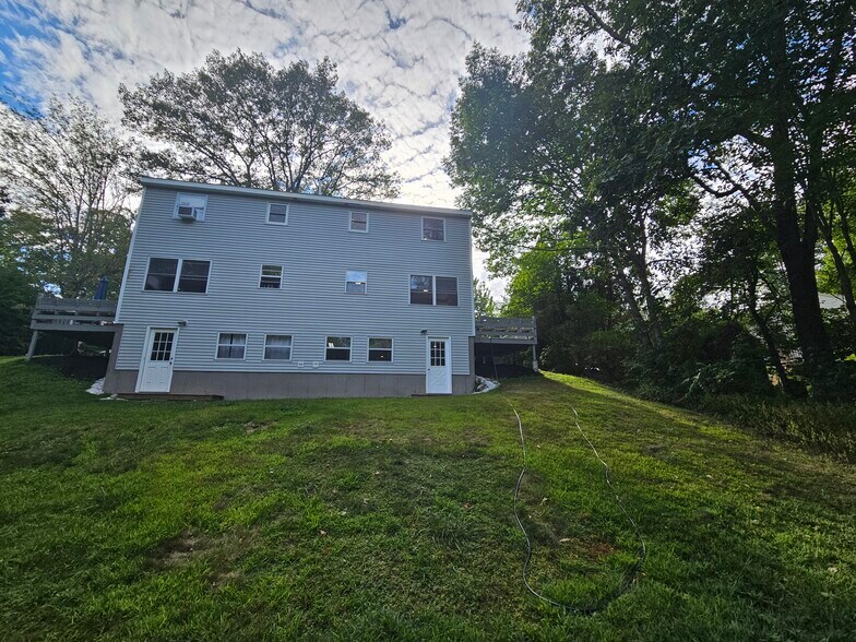 Building Photo - 435 Duck Pond Rd