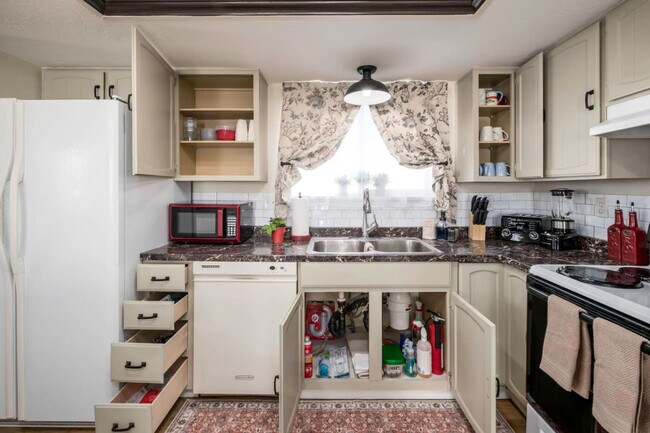 Building Photo - 515 Hawks Blvd