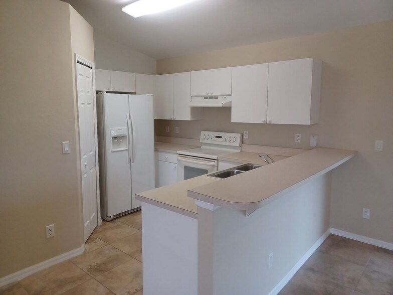 Building Photo - 1519 Nelson Rd N