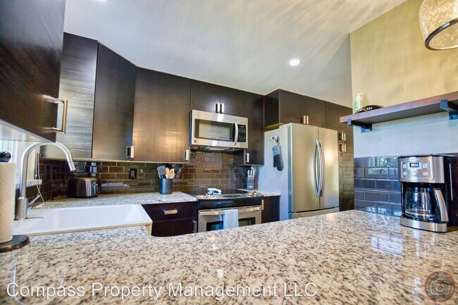 Building Photo - 2 br, 1.5 bath House - 713 W. Venice Ave.