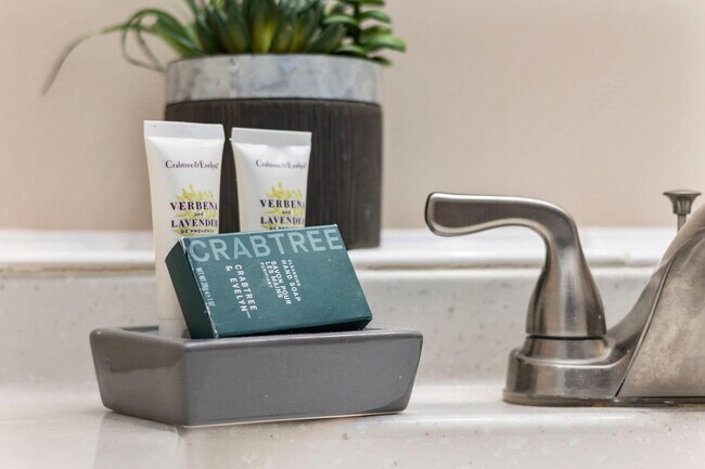 Building Photo - 414 28th Ave N