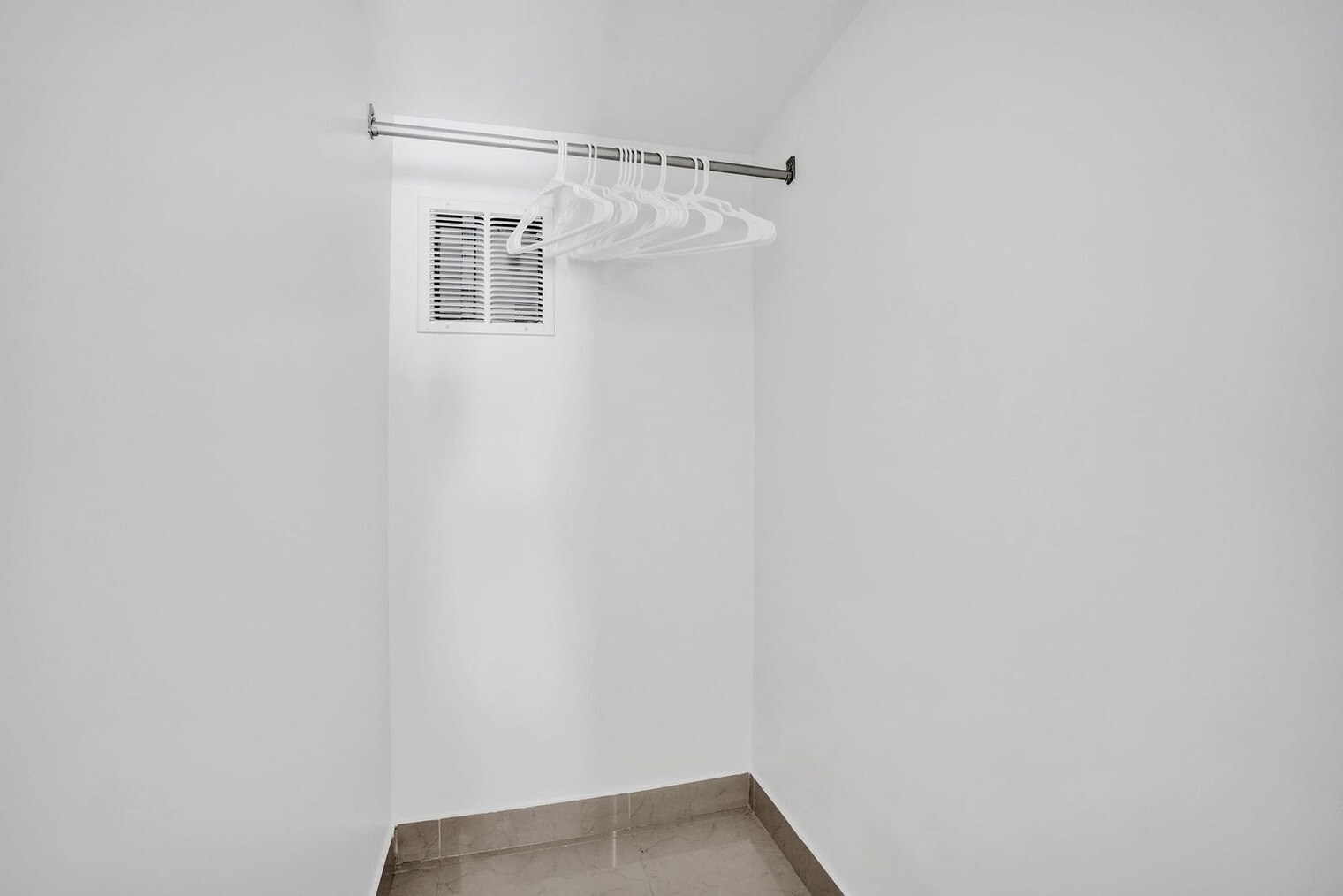 Building Photo - 905 N Federal Hwy