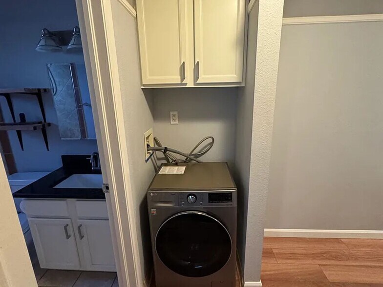 Building Photo - 1419 Detroit St