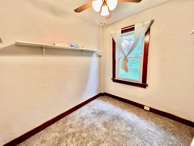 Building Photo - 3 Bed 1.5 Bath- Pittsburgh PA