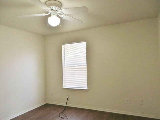 Building Photo - 2 Bedroom 2 Bathroom Unit In Georgetown
